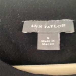 Sleeveless light sweater material shirt